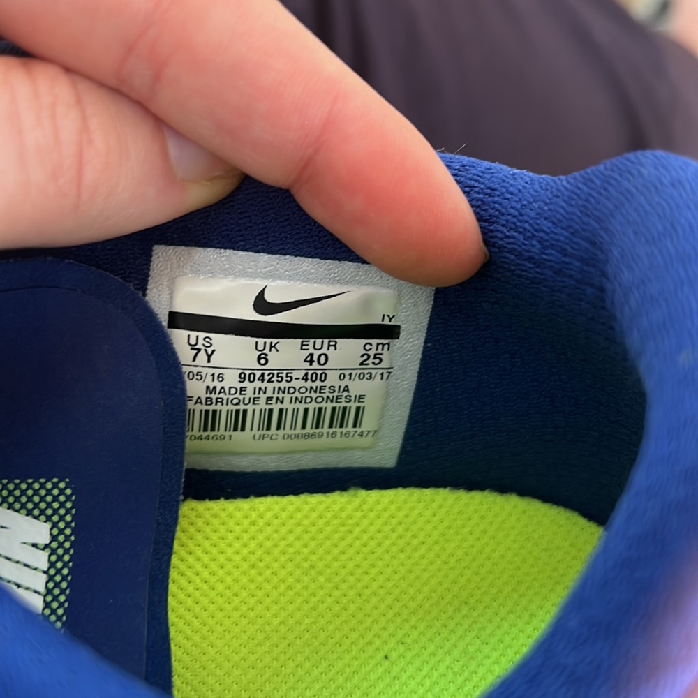 Nike Free RN running shoes. Boys/men size 7. Excellent condition. Barely worn. - Picture 6 of 12